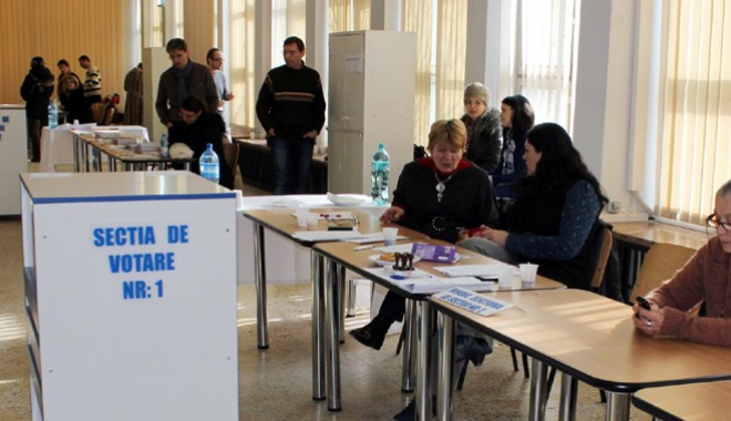 Cine va fi noul rector? - alegerisenatfacultateaovidius3-1330015015.jpg