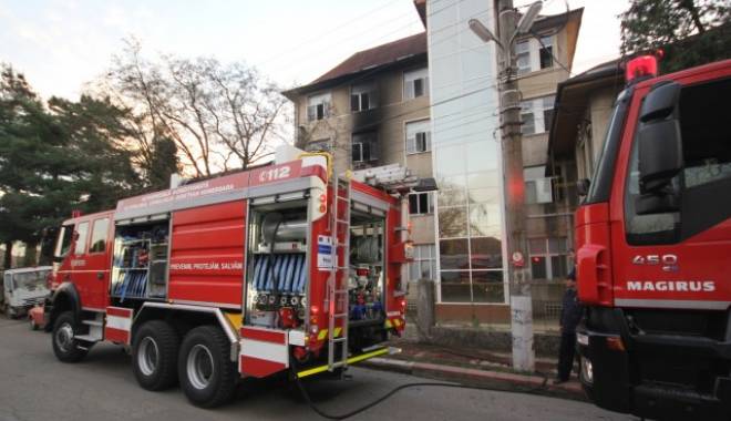 INCENDIU LA SPITAL! Zeci de persoane evacuate. DECIZIA DE ULTIM MOMENT - alerta-1448004560.jpg