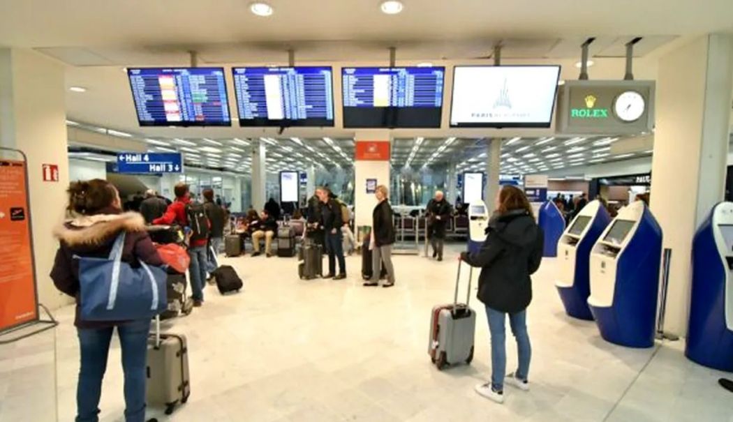 Alertă pe aeroport! Amenințare cu bombă pentru o aeronavă aflată în timpul zborului - alerta-cu-bomba-1745480181.jpg