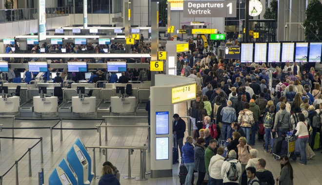 Alertă cu bombă  în Olanda. Aeroportul Schiphol din Amsterdam, evacuat - alertaaeroport-1460553212.jpg