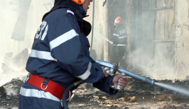 Alertă la pompieri. O casă s-a făcut scrum - alertalapompieri-1415126618.jpg