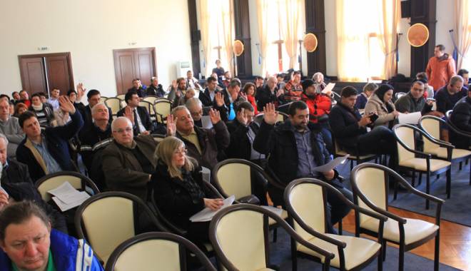 Consilierii județeni se întrunesc în ședință. Ce proiecte vor discuta - alesiijudetenisereunesccjc13-1445972248.jpg