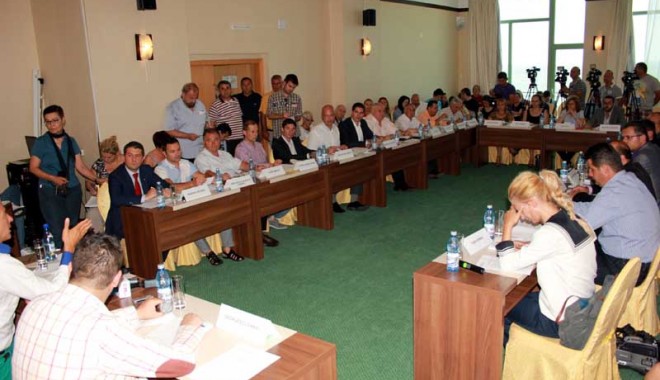 TAXELE ȘI IMPOZITELE, mărite OFICIAL la Constanța. Consilierii PDL s-au opus - alesiilocaliauvotat-1386265138.jpg