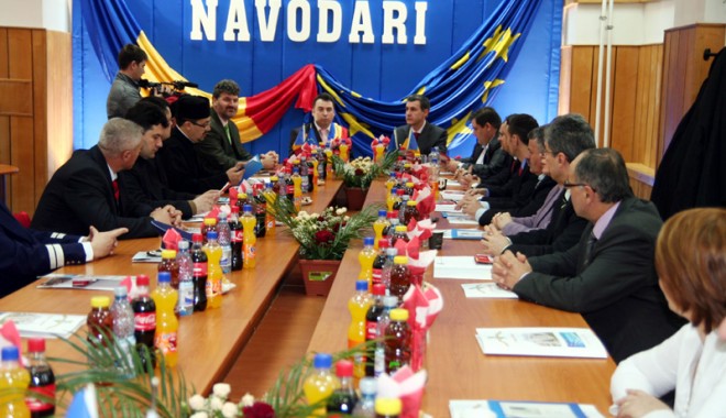 Aleșii locali din Năvodari, interesați de promovarea orașului - alesiilocalidinnavodari-1392662907.jpg