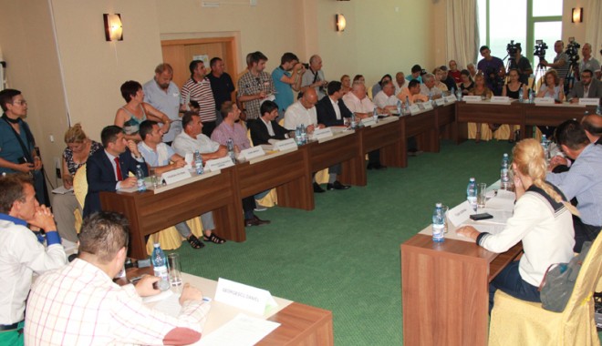 Aleșii locali ai municipiului Constanța se reunesc în ședință - alesiilocalisereunescvot18-1386098798.jpg