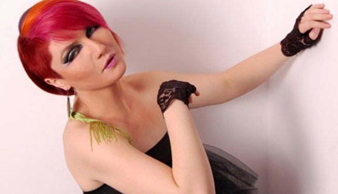 Alexandra Ungureanu  își ține iubitul în umbră - alexandraungureanu-1353678064.jpg