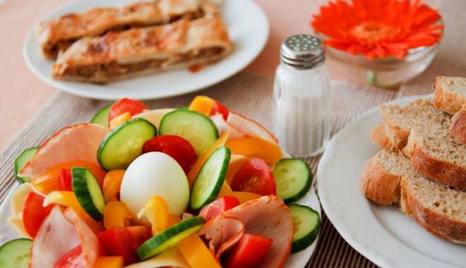 Alimentația sănătoasă,  între echilibru și reguli - alimentatiesanatoasa-1357306622.jpg