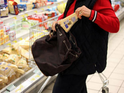 Bătrânii Constanței au ajuns să fure alimente din magazine - alimente-1506516375.jpg