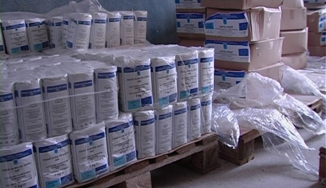 A început distribuirea ajutoarele alimentare de la UE - alimenteue-1320226864.jpg