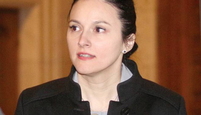 Alina Bica, internată în spital - alinabica-1445594817.jpg