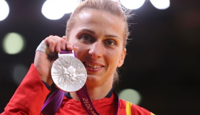Alina Dumitru, la împlinirea vârstei de 30 de ani: Sunt fericită și împlinită! - alinadumitru-1346323911.jpg