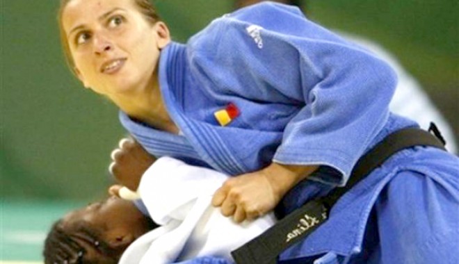 Judo CM București / Cinci medalii pentru sportivele tricolore - alinadumitru630x452-1338654011.jpg