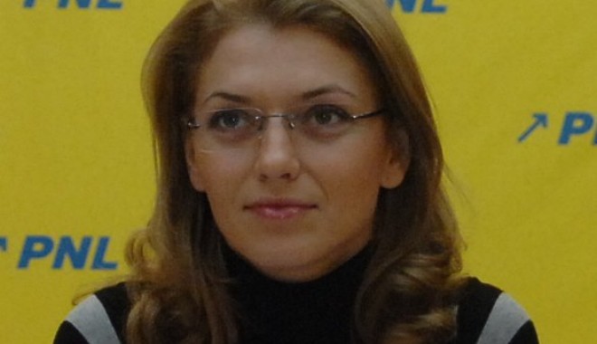 PNL o propune pe Alina Gorghiu pentru funcția de membru în BEC - alinagorghiu-1332773210.jpg