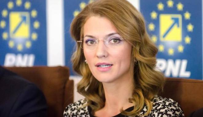 Gorghiu: Parlamentarii PSD subminează încrederea în Parlament - alinagorghiu-1450258293.jpg