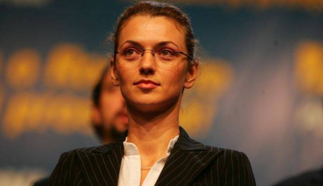 Alina Gorghiu și-a anunțat candidatura la șefia PNL. Atanasiu se retrage - alinagorghiu7dba98214f-1418887194.jpg