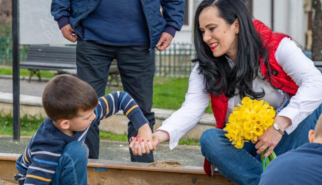 Peste patru milioane de beneficii de asistență socială, virate în avans, în acest weekend