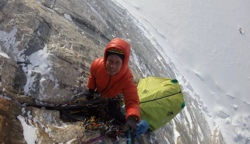 Alpinist cu păcate cam mari... - alpinism-1777214945.webp