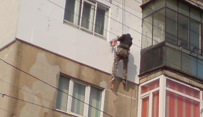 A tăiat, intenționat, coarda de susținere unui alpinist utilitar! - alpinist-1319394602.jpg