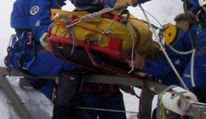 Trei alpiniști morți pe Mont Blanc - alpinist-1373971333.jpg