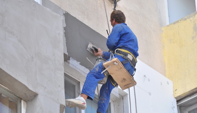 Din toamnă, blocurile din Constanța pot fi izolate termic cu fonduri europene - alpinisti30-1342109519.jpg
