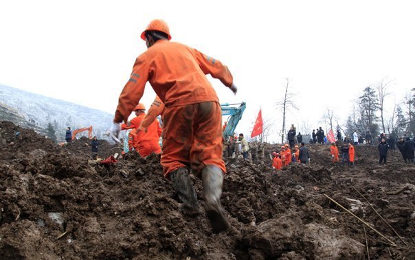 Cel puțin 38 de morți în urma unei alunecări de teren în China - alunecareterenchinaafp-1357925646.jpg
