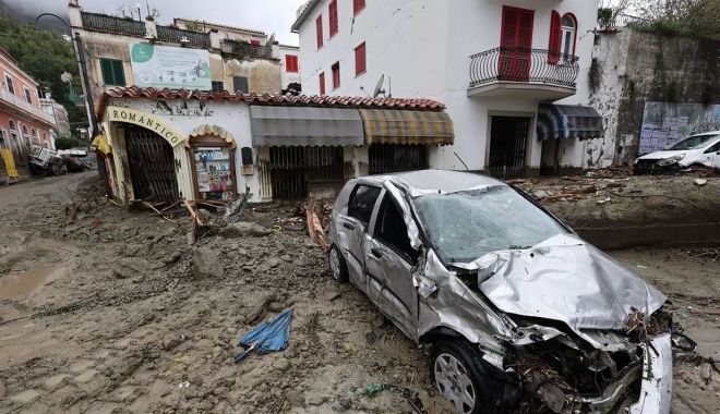 Bilanţul alunecării de teren de pe insula Ischia a crescut la şapte morţi - alunecareterenn-1669641964.jpg