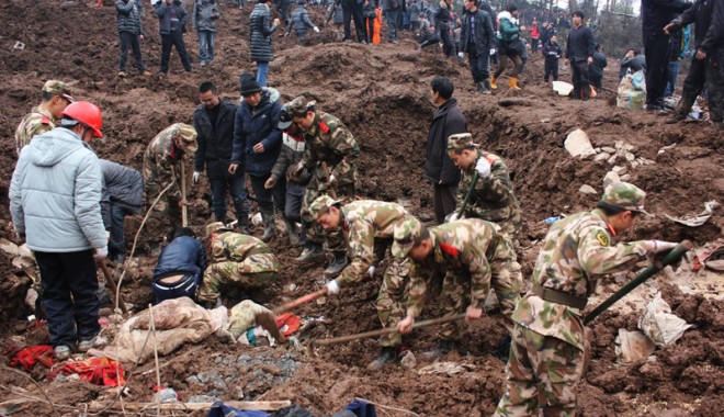 Alunecări de teren în China: cel puțin nouă oameni au fost îngropați - alunecarideteren-1374857006.jpg