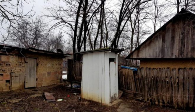 Doru din Iași s-a întors acasă din Italia şi l-a găsit pe amantul soției, dormind în WC-ul din curte