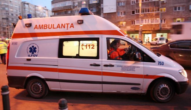 Echipajul unei ambulanțe, atacat cu un cuțit de omul pe care dorea să-l salveze - amb-1692001949.jpg
