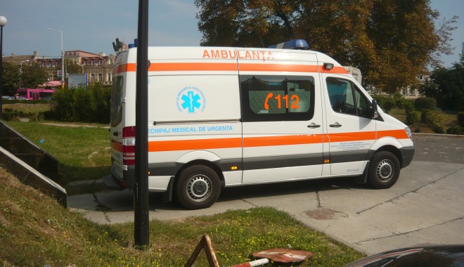 Pieton lovit de o mașină în Tomis 3 - amb1-1337950061.jpg