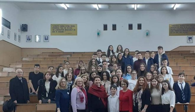 Ambasadorul Franței la București, Michèle Ramis, vizită la Liceul 