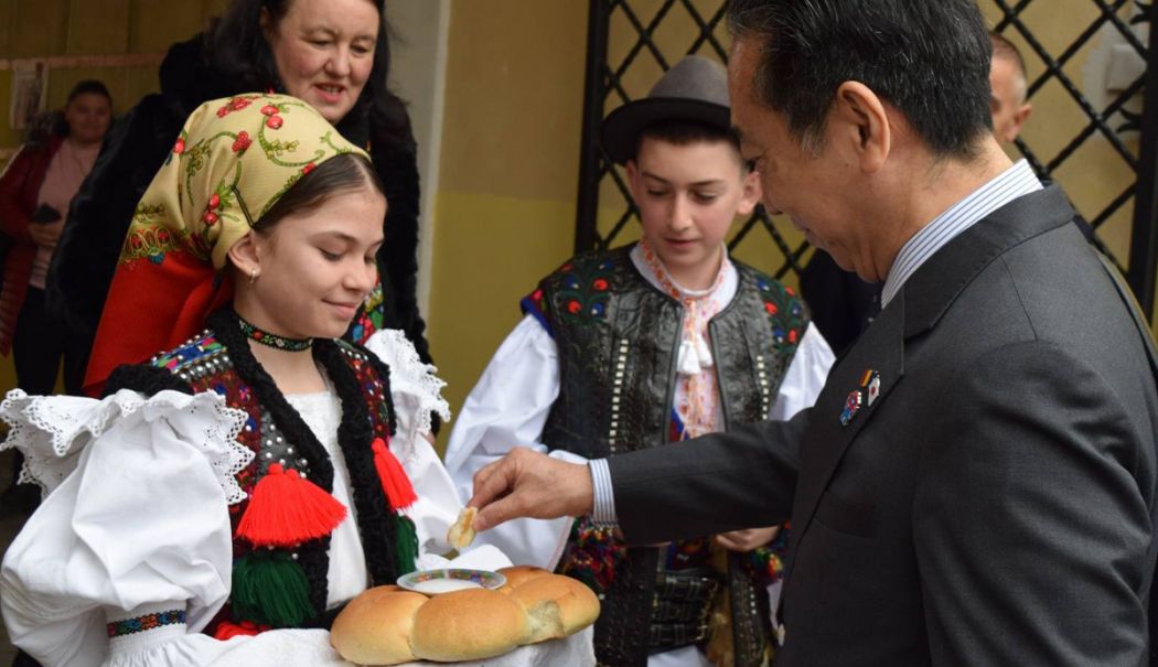 Ambasadorul Japoniei, impresionat de tradițiile și potențialul turistic din Maramureș - ambasadoruljaponieiinromanialasi-1741177725.jpg
