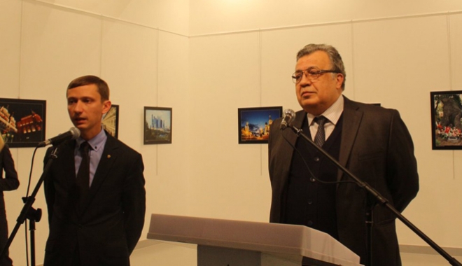 Ambasadorul Rusiei în Turcia,  împușcat la o expoziție de artă - ambasadorulrus-1482248087.jpg