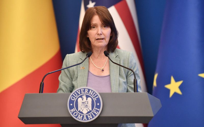 Românii care vor să lucreze în SUA vor avea în continuare nevoie de viză. Precizări ale ambasadoarei SUA la București