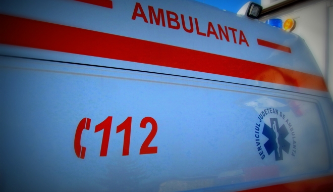 TRAGEDIE. Un copil a murit după ce și-a băgat telefonul la încărcat - ambulanaflticeni-1493449527.jpg
