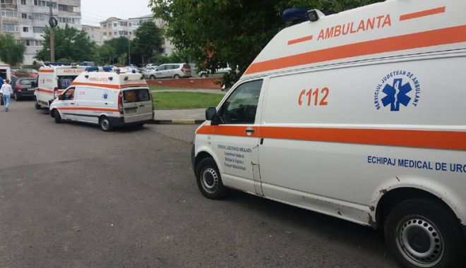 Un angajat al spitalului de urgență din Arad a murit după ce s-a aruncat de la etajul 5 al unității medicale - ambulance-1638713212.jpg