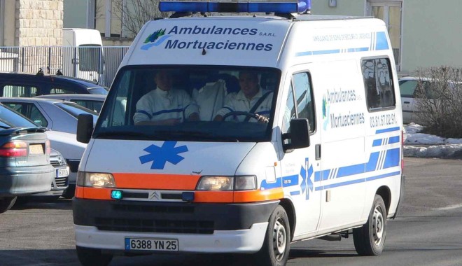 Patru români și un algerian au murit în Franța, într-un accident rutier teribil - ambulancep1030618-1373791011.jpg