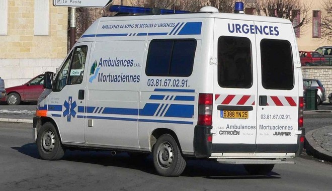 Imobil prăbușit în Franța: cel puțin doi morți și nouă răniți - ambulancep1030619-1367149961.jpg