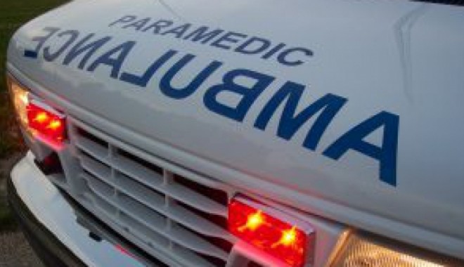 Clădire prăbușită în Florida: cel puțin 55 de răniți! - ambulanceparamedic22112400-1350887960.jpg