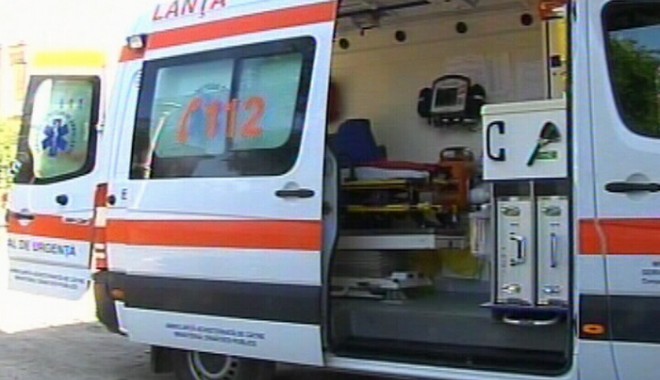 Accident grav pe strada Mircea cel Bătrân. O persoană a decedat - ambulanta-1322381022.jpg