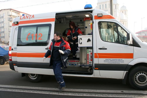 Peste 300 de constănțeni au chemat ambulanța de Crăciun - ambulanta-1324935614.jpg