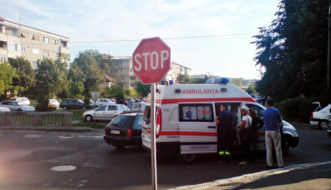 Gest șocant al unui constănțean: și-a tăiat penisul! - ambulanta-1348177120.jpg