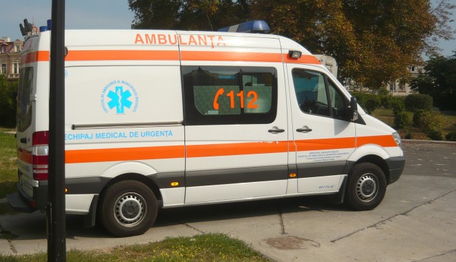 Patru persoane, între care doi copii, rănite grav în urma exploziei unei sobe - ambulanta-1354088860.jpg