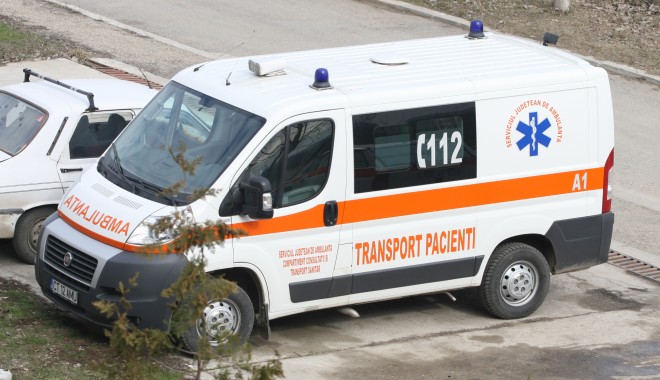 Explozie la CET Sud. Patru persoane au fost rănite - ambulanta-1354519917.jpg