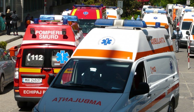 A făcut INFARCT LA VOLAN în timp ce conducea prin oraș! Un accidet sfârșit tragic! - ambulanta-1369068723.jpg