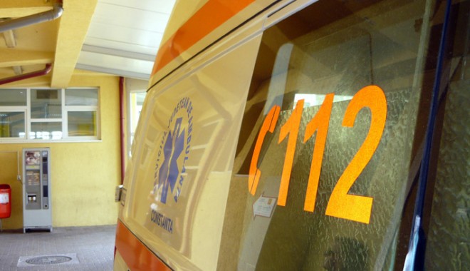 O bătrână din Argeș a fost mușcată de lup în propria curte - ambulanta-1389432206.jpg
