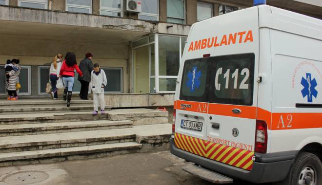 Accident provocat din cauza neatenției - ambulanta-1447959561.jpg