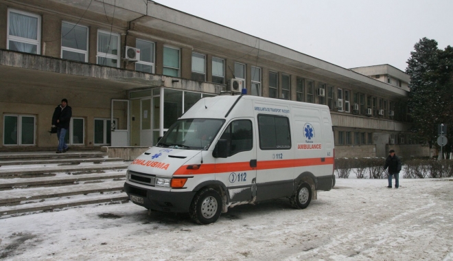 COD ROȘU DE VISCOL LA CONSTANȚA! Ambulanța ajunge cu mare greutate la bolnavi. Deplasările în județ se fac doar cu ajutorul utilajelor de deszăpezire - ambulanta-1483704349.jpg