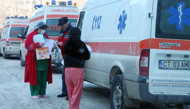 Deplasările ambulanțelor în județ,  doar cu ajutorul utilajelor de deszăpezire - ambulanta-1483719624.jpg