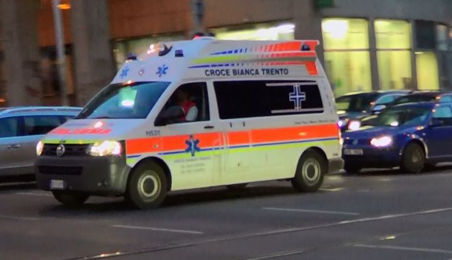 Accident grav în Italia: un român A FOST SPULBERAT pe trecerea de pietoni - ambulanta-1537279500.jpg